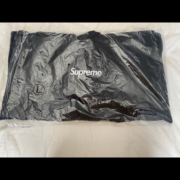 FW21 Supreme box logo hoodie - Picture 1 of 4